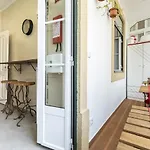 classy&modern amzing double room 4 in Central Lisbon, Marques de Pombal