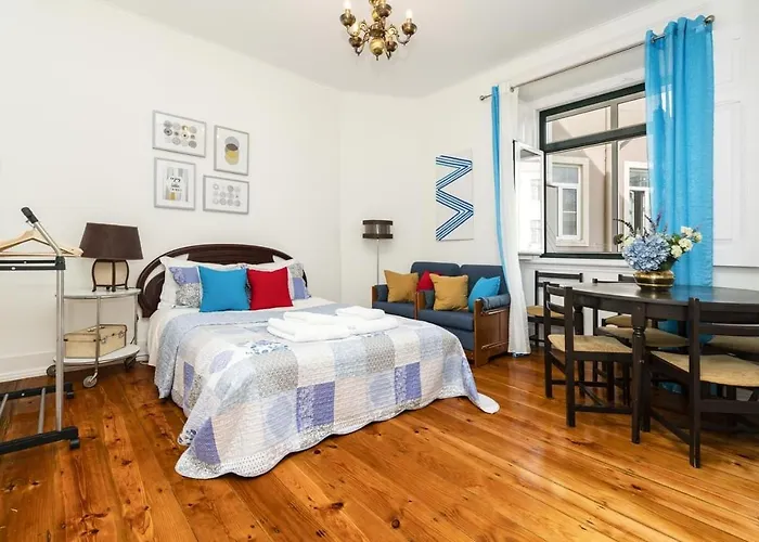 classy&modern amzing double room 4 in Central Lisbon, Marques de Pombal